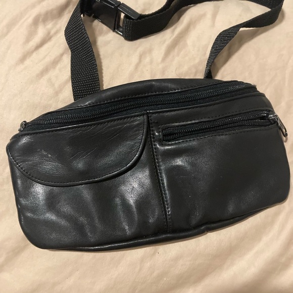 mundi Accessories - Mundi Black Women's Belt Bag